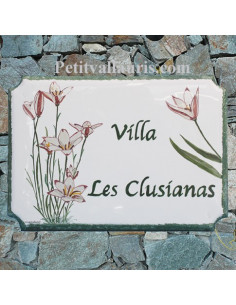 Grande plaque de maison en céramique modèle aux angles incurvés motif artisanal tulipes Clusianas + personnalisation