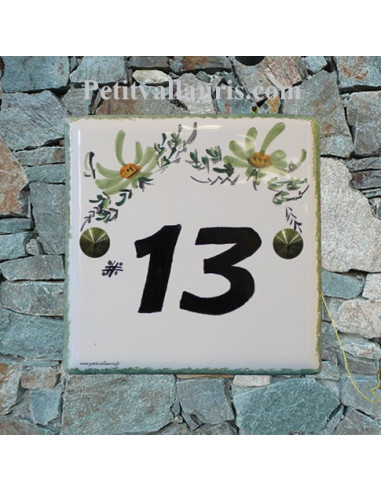 Numéro chiffre de maison décor fleurs vertes pose horizontale inscription noire