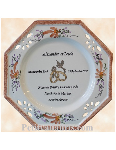 Grande assiette anniversaire de Mariage modèle octogonale décor fleurs  saumon-beige avec poème noces de diamant