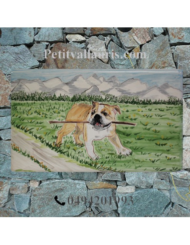 Plaque personnalisée de villa en céramique décor chien bouledogue