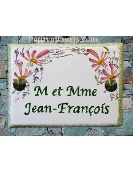 plaque de maison céramique décor fleurs roses inscription horizontale verte