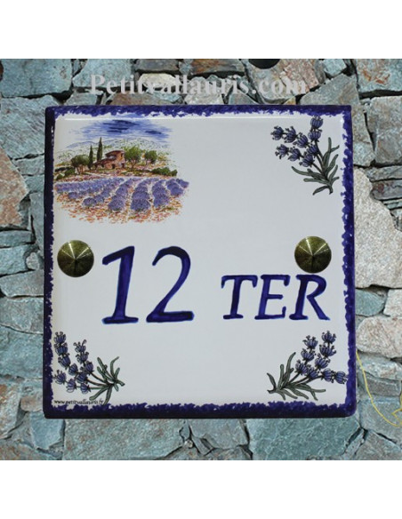 Numéro de Maison pose horizontale décor paysage provençal et brins de lavandes chiffre bleu