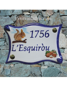 Plaque de maison en céramique décor personnalisé écureuil et noisettes