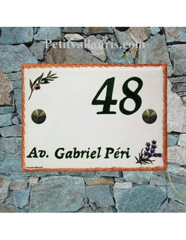 plaque de villa céramique décor brins d'olivier et de lavande inscription verte bord plaque