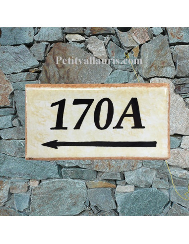 Plaque de maison faience émaillée fond jaune-paille_ton-pierre bord ocre inscription personnalisée noire