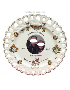 Assiette de Mariage modèle Tournesol avec photo encadrement parchemin décor tradition vieux moustiers 
