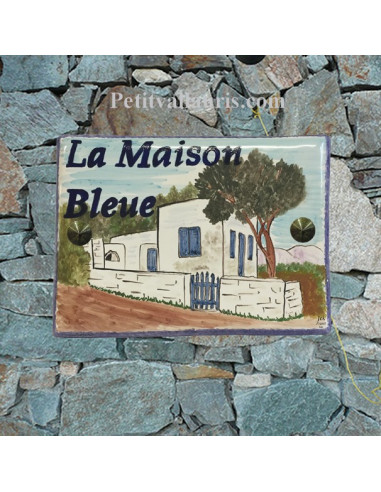plaque de maison céramique décor maison volets bleus inscription personnalisée