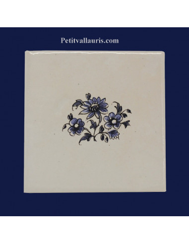 Carreau fleur médium polychrome décor Tradition Vieux Moustiers
