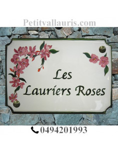 Grande plaque de maison en faience émaillée modèle angles incurvés motif artisanal Laurier rose + personnalisation