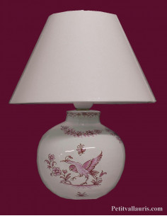 Lampe en faïence modèle ronde décor reproduction Vieux Moustiers rose
