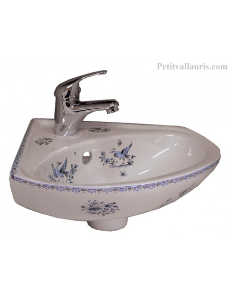 Lave-main d'angle en porcelaine blanche décor reproduction Moustiers bleu