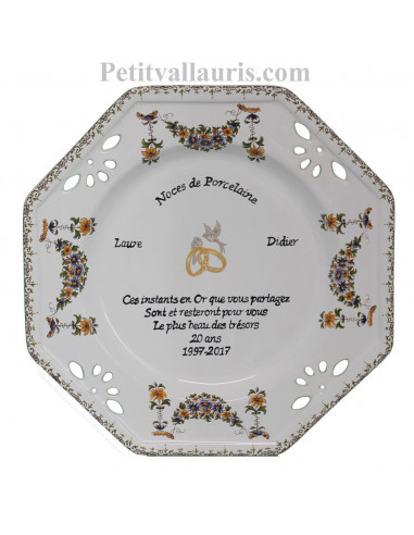 Grande assiette de Mariage modèle octogonale décor fleurs tradition polychrome gravure noces de porcelaine