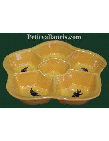 Grand plat à compartiment en faience pour l'apéritif ou l'entrée de couleur jaune provençal motif olives noires
