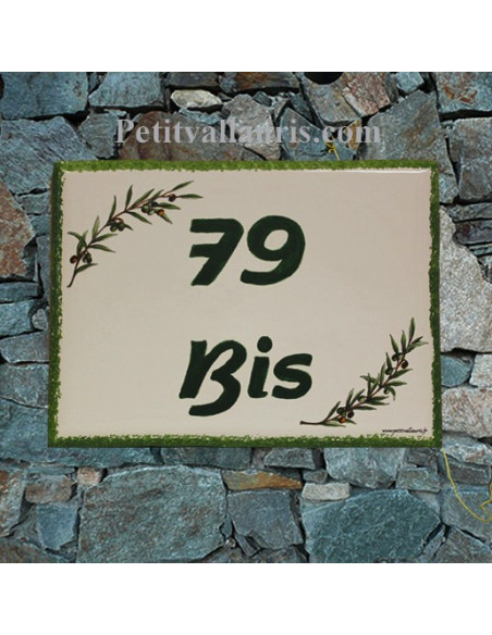 plaque de maison céramique décor brins d'olivier inscription personnalisée verte