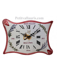 Horloge en faience modèle parchemin pour anniversaire de mariage + inscription personnalisée + bord rose
