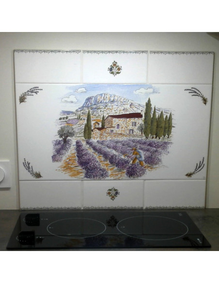Fresque céramique modèle sur grand carreau rectangulaire décor paysage provençal et récolte des lavandes