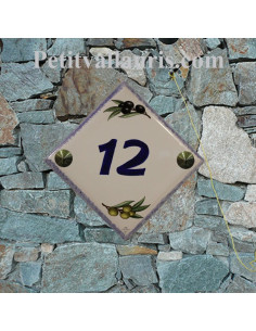 Numéro de maison décor brins d'olives vertes et noires chiffre et bord bleu pose diagonale