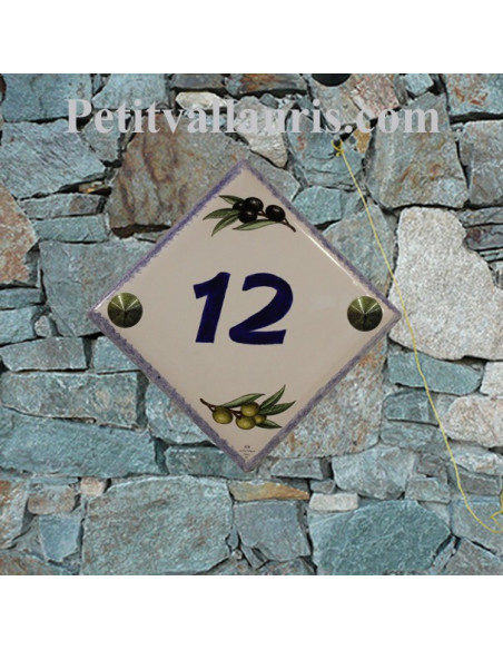 Numéro de maison décor brins d'olives vertes et noires chiffre et bord bleu pose diagonale