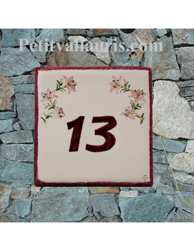 Numéro de Maison en faience motif artisanal fleurs lys roses avec chiffre personnalisé