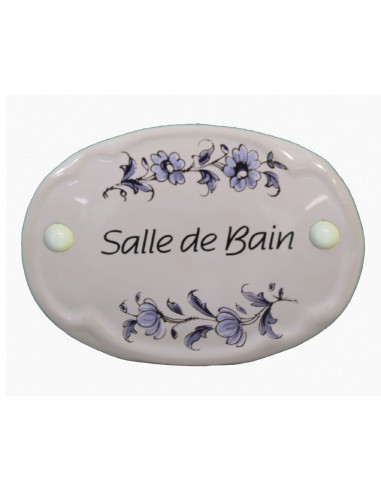 Plaque ovale de porte en faience blanche avec inscription Salle de bain décor fleurs reproduction vieux moustiers bleu 