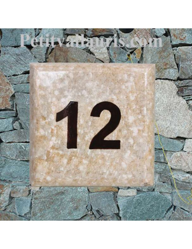 Plaque numéro de maison en faience émaillée fond beige-marron clair inscription personnalisée marron