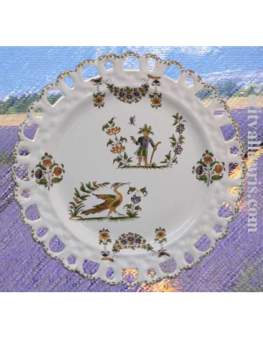 Assiette en faience blanche modèle Tournesol décor reproduction moustiers polychrome