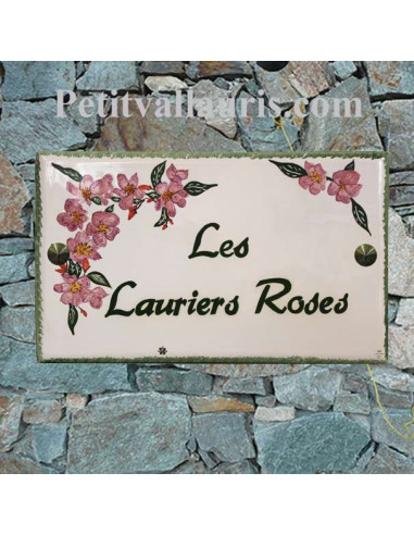 Plaque rectangulaire pour maison en céramique émaillée décor motif artisanal lauriers roses + personnalisation