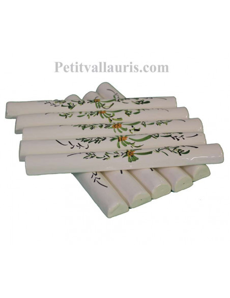 Listel de finition en faience blanche modèle demi-lune fin décor artisanal fleurs vertes
