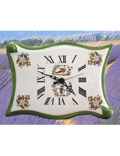 Horloge murale en faïence modèle parchemin décor reproduction vieux moustiers bord de couleur vert
