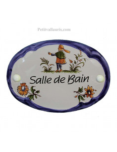 Plaque de porte modèle ovale décor tradition motifs polychrome et bord bleu avec inscription Salle de Bain