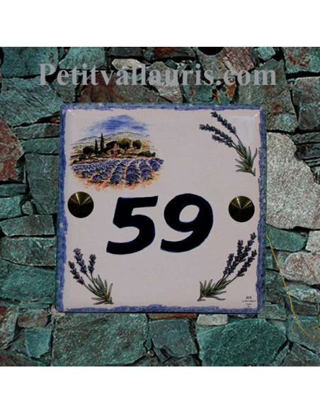 Plaque numéro de maison en faience émaillée motif paysage provençal et brins de lavandes + chiffre personnalisable bleu