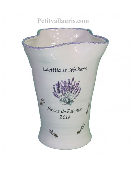 Vase modèle Glaïeul en faïence décor bouquets de lavande avec inscription personnalisée pour noces