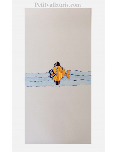 Décor sur grand carreau de 30 x 60 en faience motif artisanal poisson lune