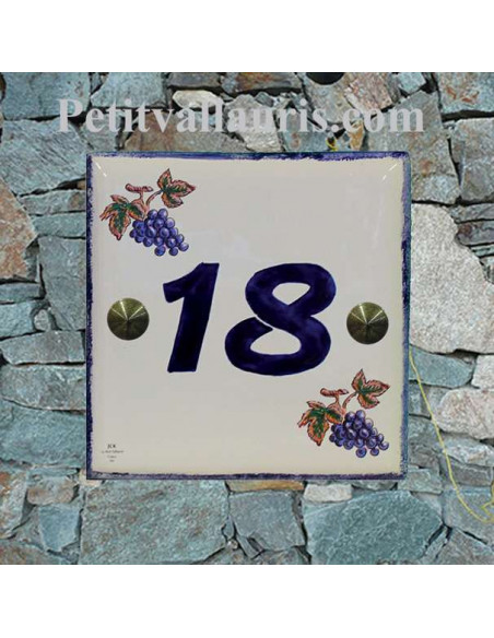 Plaque numéro de Maison en faience émaillée motifs grappes de raisin + chiffre personnalisé en bleu