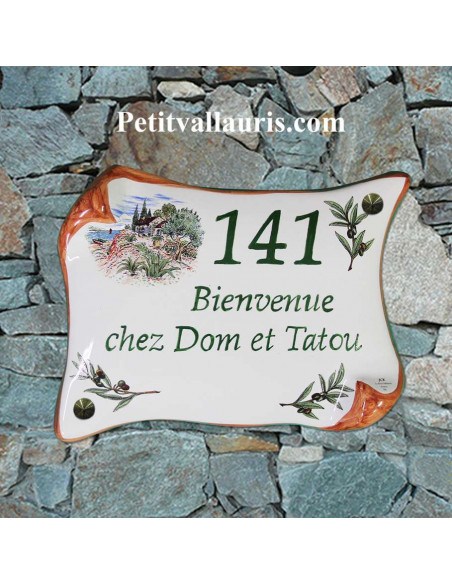 Plaque de Maison en faience modèle parchemin motif cabanon et olivier inscription personnalisée verte bord ocre