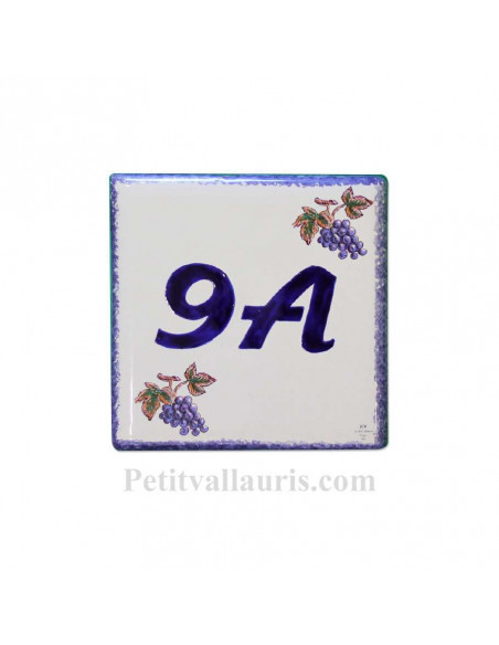 Plaque numéro de Maison en faience émaillée motifs grappes de raisin + chiffre personnalisé en bleu