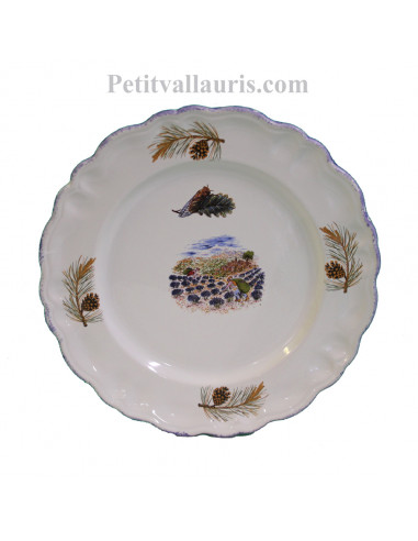 Assiette modèle Louis XV plate en faience blanche décor récolte des lavandes et pignes de pin