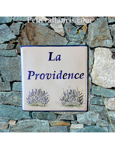 Grande plaque de maison en céramique modèle carrée avec motif artisanal les 2 bouquets lavandes + personnalisation