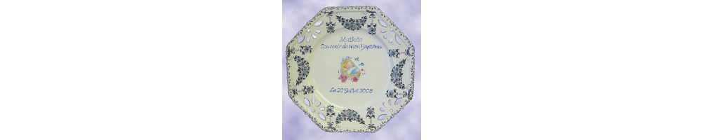 Assiettes souvenir de baptême en céramique ou faïence avec inscriptions personnalisées