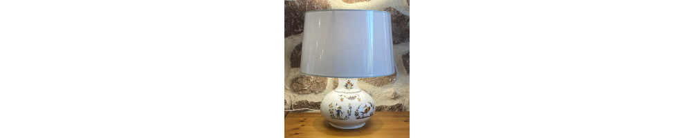 Pied de lampe en céramique avec abat jour tissus fabriqués totalement dans l'atelier de poterie Le Petit Vallauris