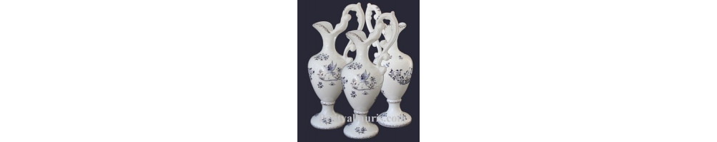 Vase en céramique et faience blanche au décor inspiration vieux moustiers