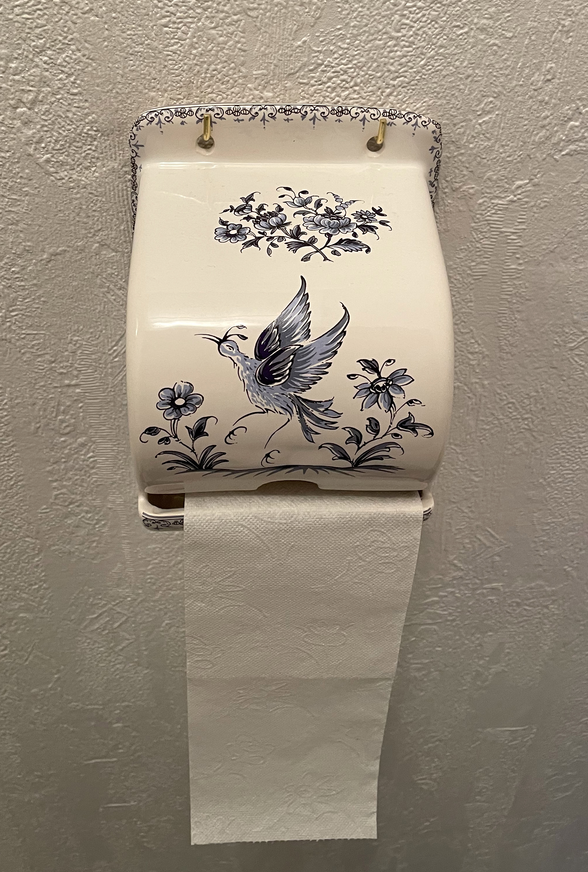 derouleur de papier toilette en faience decor moustiers bleu